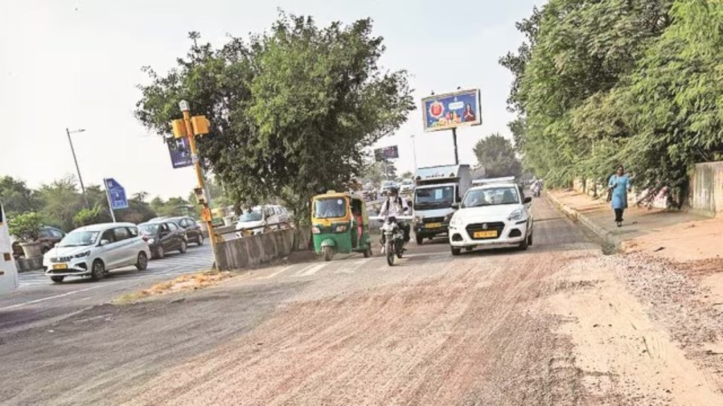 Akshardham flyover, Akshardham flyover road repair, Noida border road construction, Akshardham to Noida border road work, Akshardham road repair delays, Noida Akshardham flyover construction update, road repair Noida border Akshardham, road maintenance Akshardham flyover Noida, akshardham, akshardham metro station, noida to akshardham