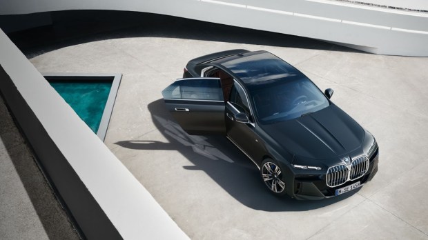 BMW i7