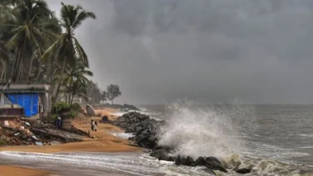 Eastern railway, Indian railways, cyclone dana, cyclone, Odisha cyclone, West Bengal cyclone, sealdah, sealdah local trains, trains cancelled Eastern railway, Indian railways, cyclone dana, cyclone, Odisha cyclone, West Bengal cyclone, sealdah, sealdah local trains, trains cancelled