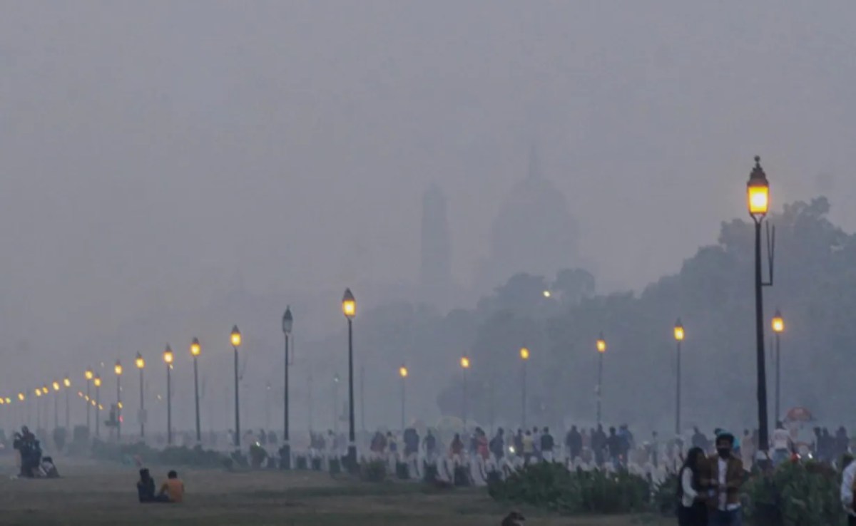 Delhi Air Pollution: Air quality continues to remain 'very poor', AQI at 351 in Anand Vihar