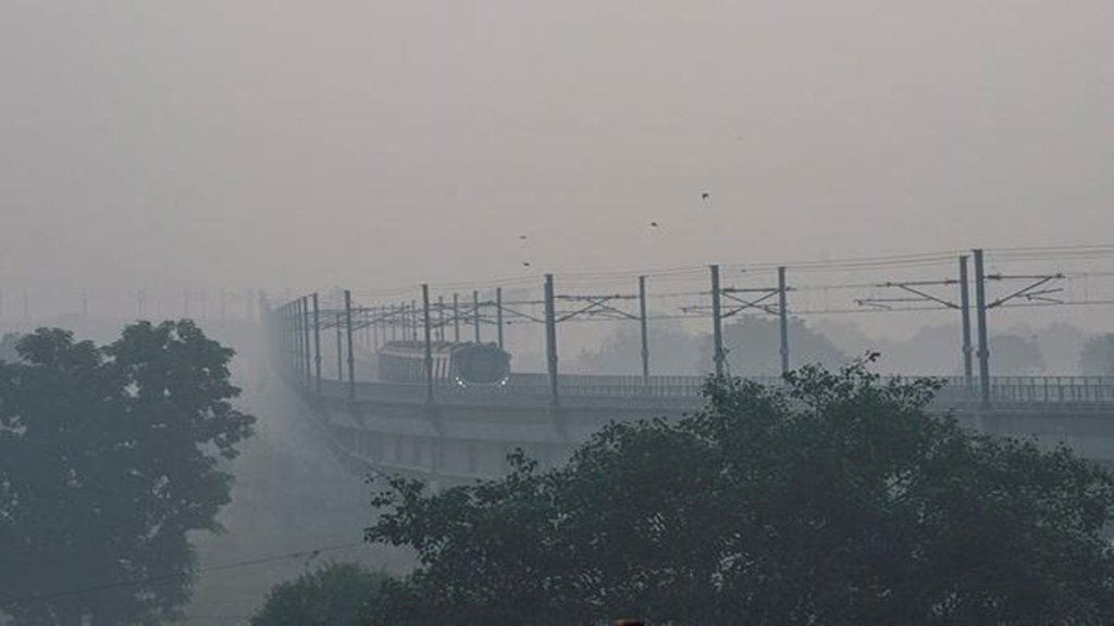 Delhi AQI plummets to 'very poor' category, stands at 385; smog blankets national capital