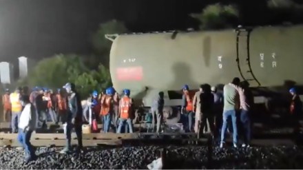 Goods train derails near Ratlam in Madhya Pradesh, no injuries reported Goods train derails near Ratlam in Madhya Pradesh, no injuries reported