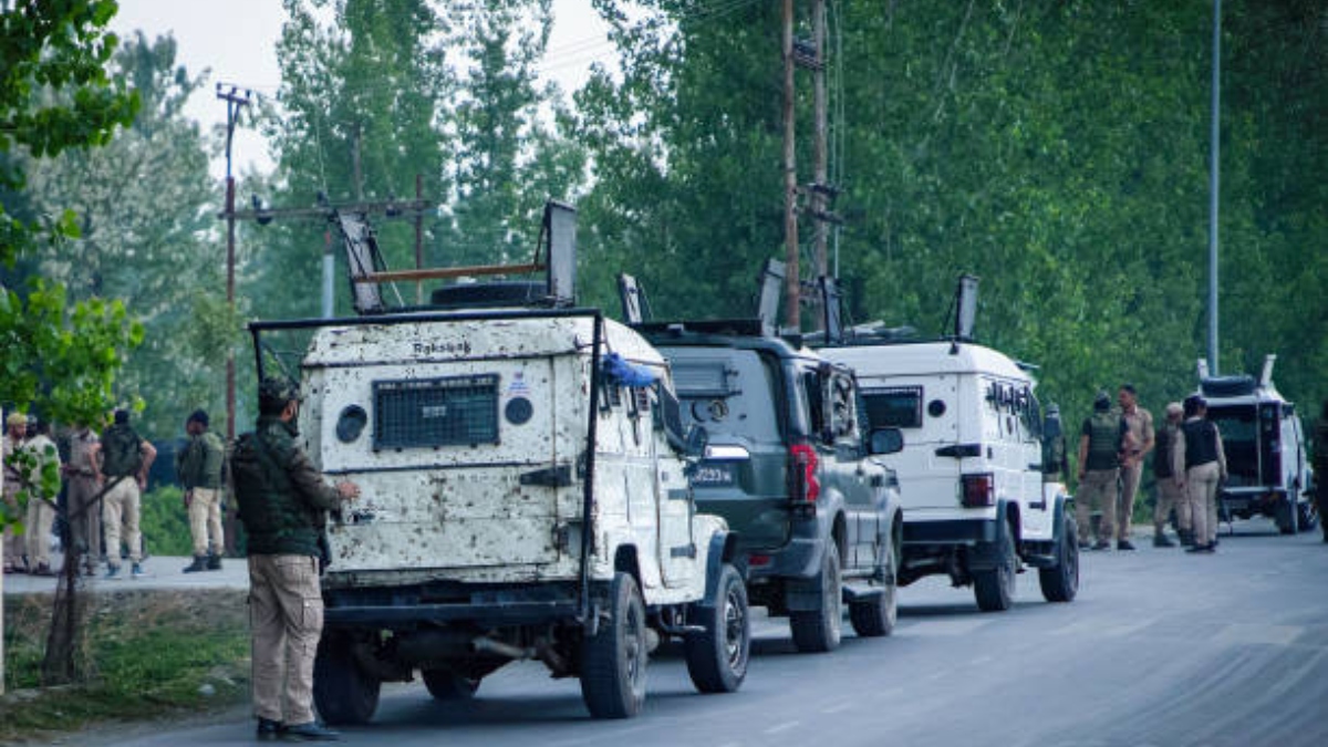 Army porter killed, three soldiers injured in terror attack in Jammu and Kashmir's Gulmarg Army porter killed, three soldiers injured in terror attack in Jammu and Kashmir's Gulmarg