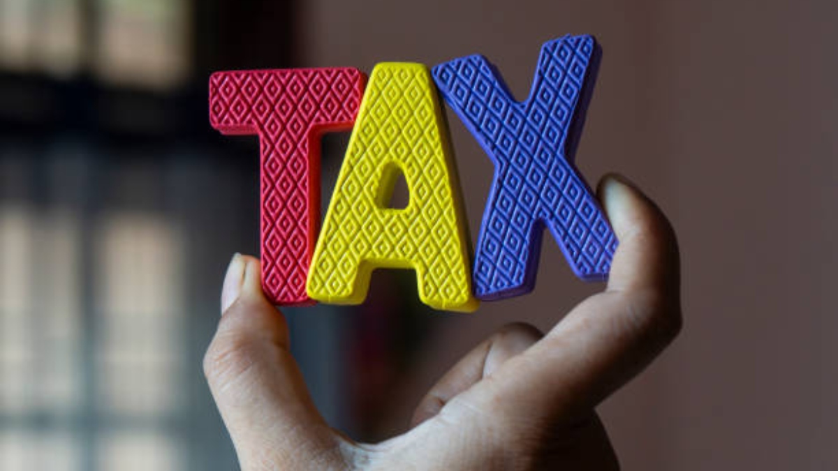 If total tax liability above Rs 10k, pay tax on STCG in advance If total tax liability above Rs 10k, pay tax on STCG in advance