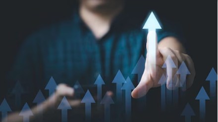 Large corporates and A-rated corporates witnessed a higher number of upgrades, taking the downgrade-to-upgrade (D/U) ratio to a low at 0.31. Large corporates and A-rated corporates witnessed a higher number of upgrades, taking the downgrade-to-upgrade (D/U) ratio to a low at 0.31.