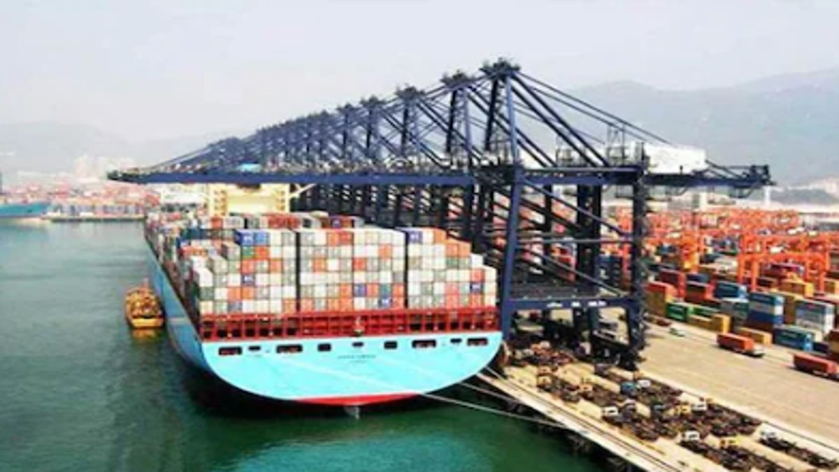 While India’s overall exports to the European Union grew by 6.8%, sectors like machinery, steel, gems and jewellery, and footwear have all suffered declines. While India’s overall exports to the European Union grew by 6.8%, sectors like machinery, steel, gems and jewellery, and footwear have all suffered declines.