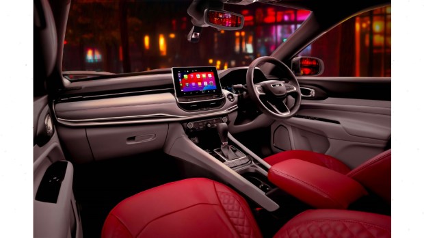 Jeep Compass Anniversary Edition: Cabin display