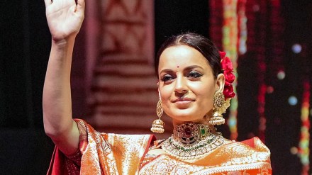 Kangana Ranaut sparks another row on Gandhi Jayanti, says 'country does not have fathers' Kangana Ranaut sparks another row on Gandhi Jayanti, says 'country does not have fathers'