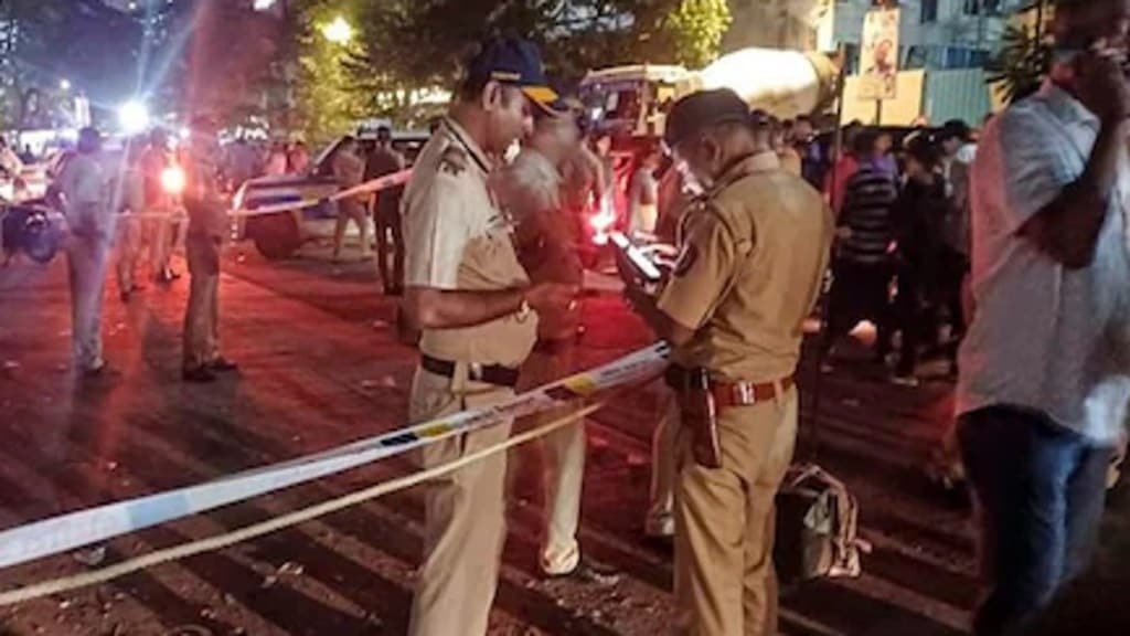 Siddique's last rites were performed on Sunday with full state honors at Bada Qabrastan in Mumbai. Siddique's last rites were performed on Sunday with full state honors at Bada Qabrastan in Mumbai.