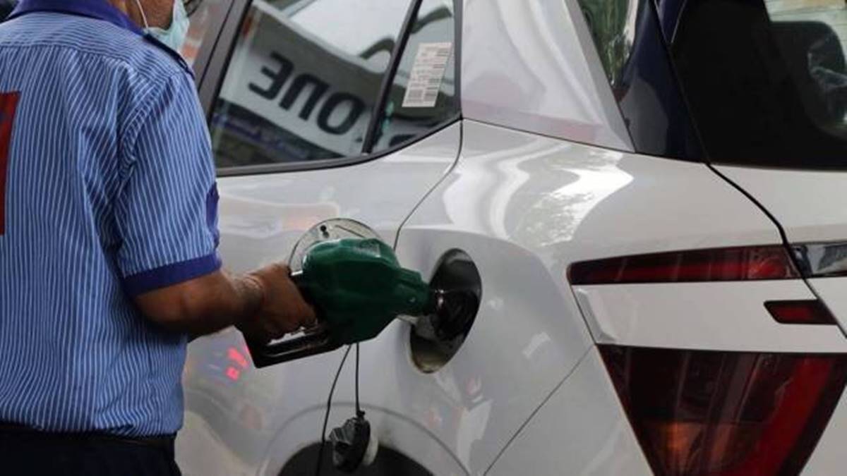 Petrol, Diesel Price Today 11 October 2024 : Hyderabad and Trivandrum were leading the chart in terms of the highest petrol prices among cities. (Photo source: IE) Petrol, Diesel Price Today 11 October 2024 : Hyderabad and Trivandrum were leading the chart in terms of the highest petrol prices among cities. (Photo source: IE)
