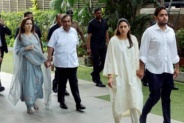 Mukesh Ambani, the Chairman of Reliance Industries, his wife Nita Ambani, Akash Ambani and his wife Shloka Mehta Ambani, attend the final viewing of the former chairman of Tata Group Ratan Tata, in Mumbai. (Photo source: Reuters)