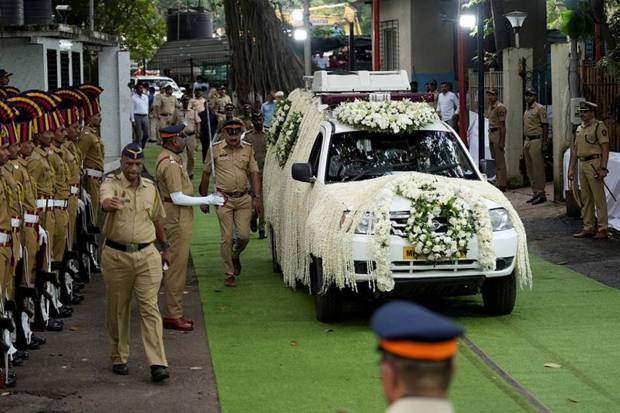 A van carrying the body of former chairman of Tata Group Ratan Tata, moves past police officers on the day of his funeral in Mumbai. (Photo source: Reuters)