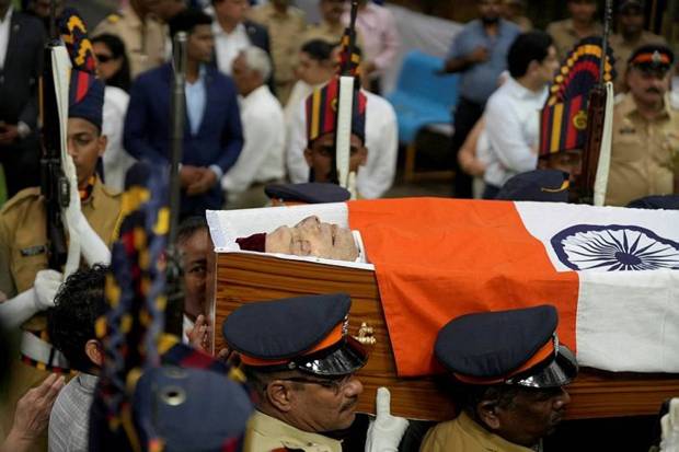 Police officers carry a coffin of the former chairman of Tata Group Ratan Tata on the day of his funeral in Mumbai (Photo source: Reuters).