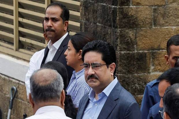 Aditya Birla Group Chairperson Kumar Mangalam Birla attends the final viewing of the former chairman of Tata Group Ratan Tata, in Mumbai. (Photo source: Reuters)