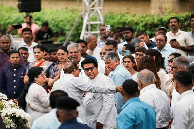 MNS chief Raj Thackeray with others pays homage to business leader. (Photo source: PTI)