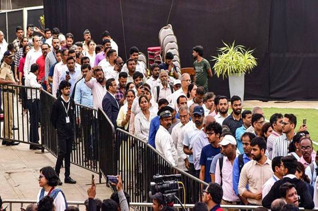 People line up to pay their last respect to business leader Ratan Tata at NCPA lawns. (Photo source: PTI)