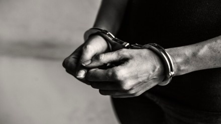 The police promptly arrested the perpetrator, and further investigations are currently underway.