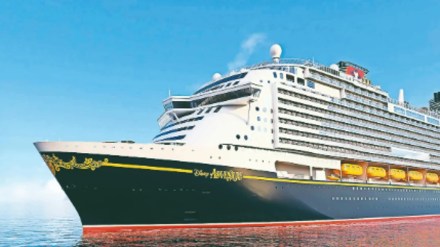 In San Fransokyo Street, the Big Hero Arcade is a family gaming lounge, with the star attraction being the Hiro Training Zone, an immersive training simulator where groups of four can run, dodge and block their way across a high-tech gaming floor.