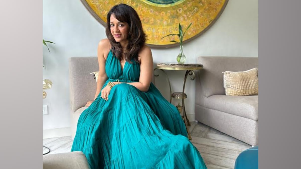 The first big 'do' that comes to mind is the idea of 'show, don't tell'.