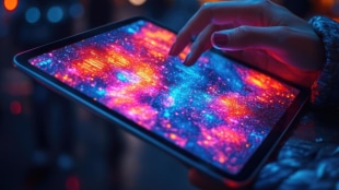 Brands in industries like retail, entertainment, and tech have particularly leaned into experiential marketing to stand out in a crowded marketplace. (Image: Freepik)