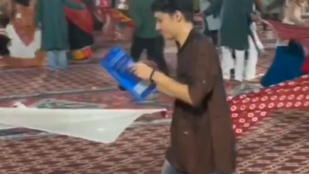 'Students can study anywhere': Garba dancer's book-reading viral video ...