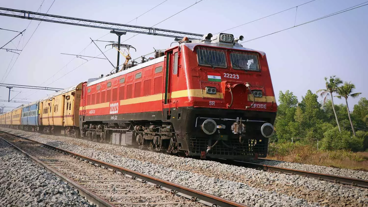 Gas cylinder found on Roorkee-Laksar railway tracks, police launch investigation Gas cylinder found on Roorkee-Laksar railway tracks, police launch investigation