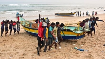 Cyclone Dana News Update, Odisha-West Bengal Weather Forecast, Cyclone Dana to make landfall in 48 hours; evacuations and school closures in Odisha, Bengal