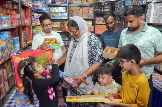 Amritsar: People buy firecrackers at a shop on the eve of the ‘Diwali’ festival, in Amritsar, Wednesday, Oct. 30, 2024. (PTI Photo)