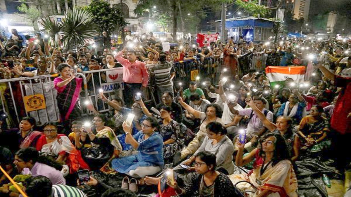 RG Kar Medical College: West Bengal junior doctors' hunger strike enters 9th day, people across state join ‘symbolic fasts’ RG Kar Medical College: West Bengal junior doctors' hunger strike enters 9th day, people across state join ‘symbolic fasts’