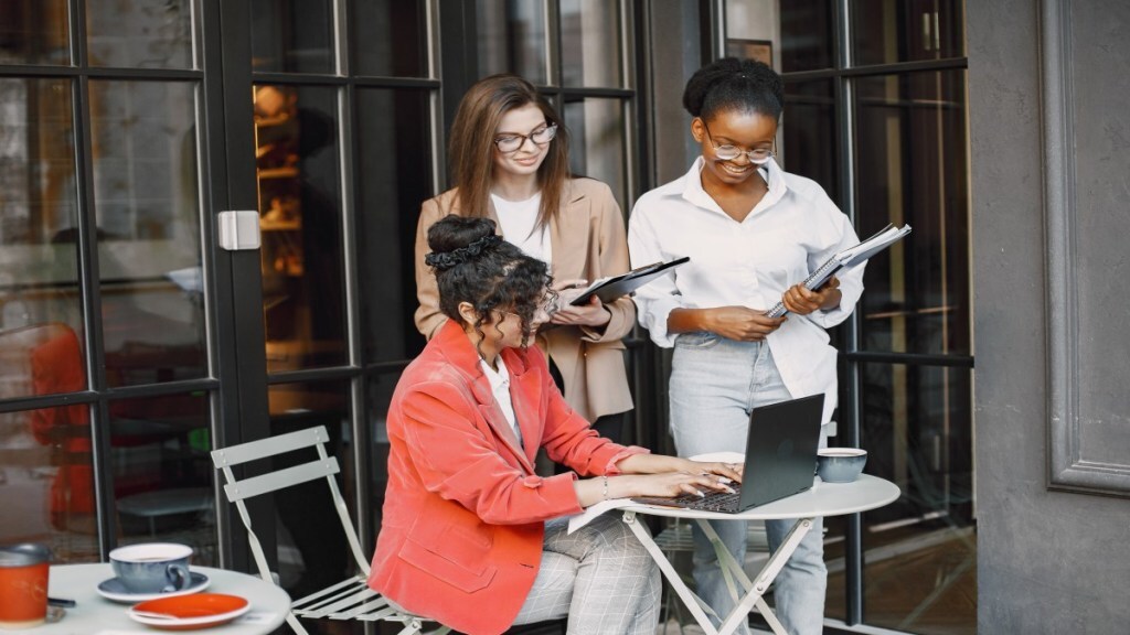 According to a report by DBS Bank and CRISIL, 65 per cent of self-employed women in Indian metros have not taken a business loan. (Image Source: Freepik)