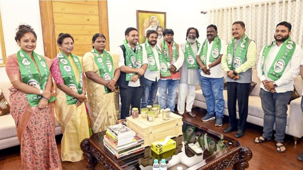 Jharkhand Elections 2024: BJP leaders, including ex-MLAs Lois Marandi, Kunal Sarangi, switch to JMM weeks before polls Jharkhand Elections 2024: BJP leaders, including ex-MLAs Lois Marandi, Kunal Sarangi, switch to JMM weeks before polls