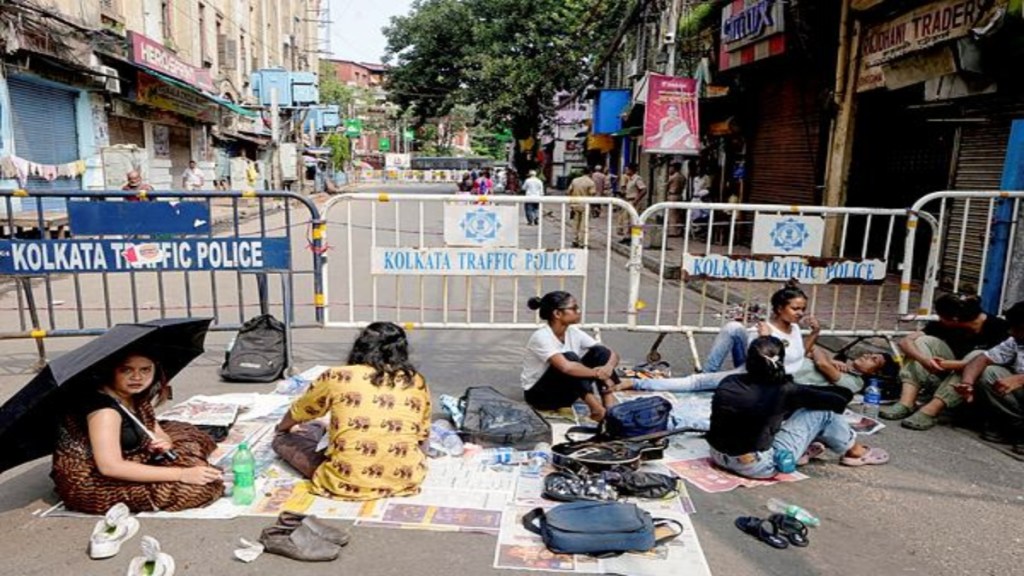 Junior doctors during their indefinite hunger strike over RG Kar Medical College incident, in Kolkata, West Bengal, Thursday, Oct. 10, 2024. Junior doctors during their indefinite hunger strike over RG Kar Medical College incident, in Kolkata, West Bengal, Thursday, Oct. 10, 2024.