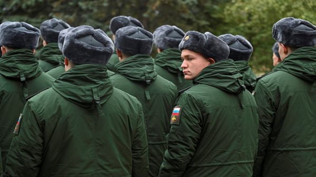 Russian conscripts called up for military service line up before their departure for garrisons, in Bataysk in the Rostov region, Russia October 20, 2024. REUTERS/ Russian conscripts called up for military service line up before their departure for garrisons, in Bataysk in the Rostov region, Russia October 20, 2024. REUTERS/