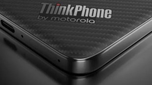The ThinkPhone 25 boasts a 6.36-inch pOLED display with a resolution of 1220p, complemented by a smooth 120Hz refresh rate and protected by Gorilla Glass 7i.