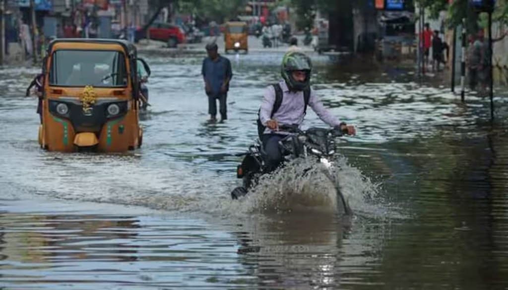 Chennai weather today: Chennai schools to remain closed as heavy rain likely Chennai weather today: Chennai schools to remain closed as heavy rain likely