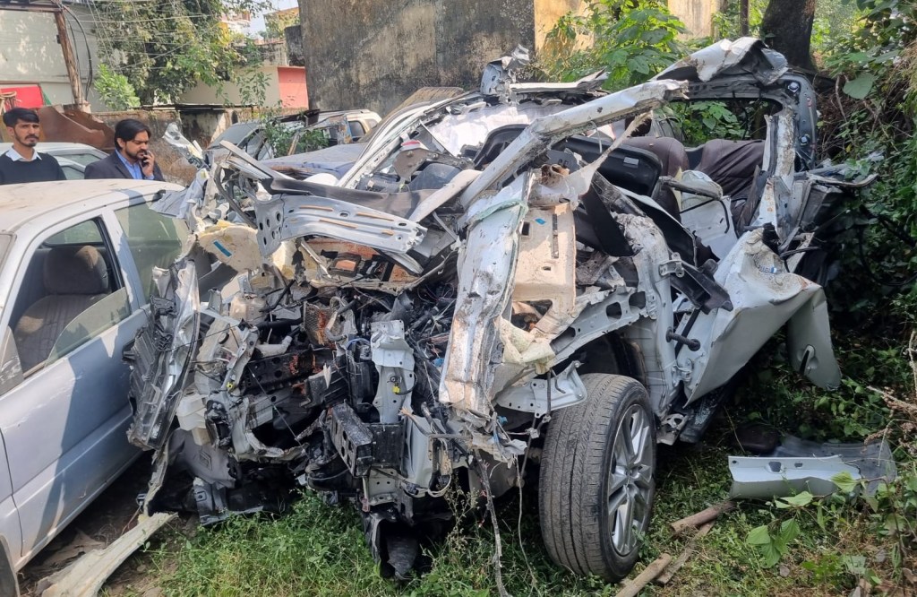 6 students killed, 1 injured in Dehradun after speeding car crashes into truck