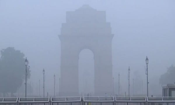Visibility drops as thick smog shrouds Delhi, Noida; AQI crosses 350-mark