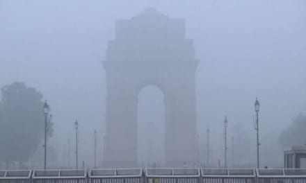 Visibility drops as thick smog shrouds Delhi, Noida; AQI crosses 350-mark