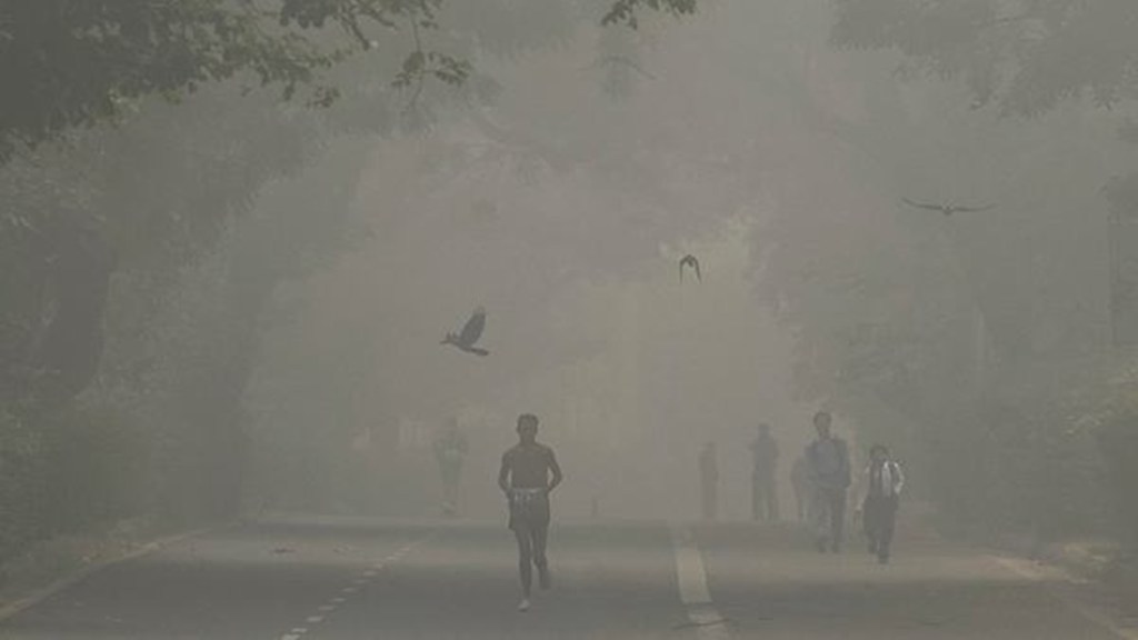 Delhi chokes as AQI plummets to 'severe plus' level, stands at 483; schools go online, flights delayed
