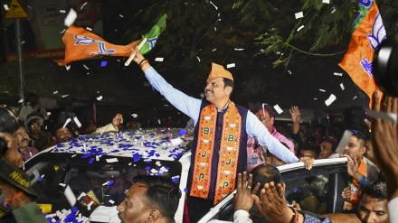 Maharashtra Deputy Chief Minister Devendra Fadnavis being welcomed by BJP workers after the party-led Mahayuti's victory in the Maharashtra Assembly elections, in Nagpur, Maharashtra, Saturday, Nov. 23, 2024. (PTI Photo)