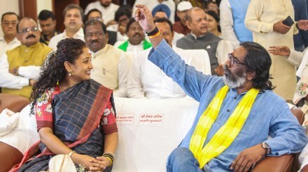 hief Minister of Jharkhand Hemant Soren with his wife Kalpana Soren inaugurated newly constructed building of Jharkhand Bhawan in New Delhi on Tuesday. Express photo/File.