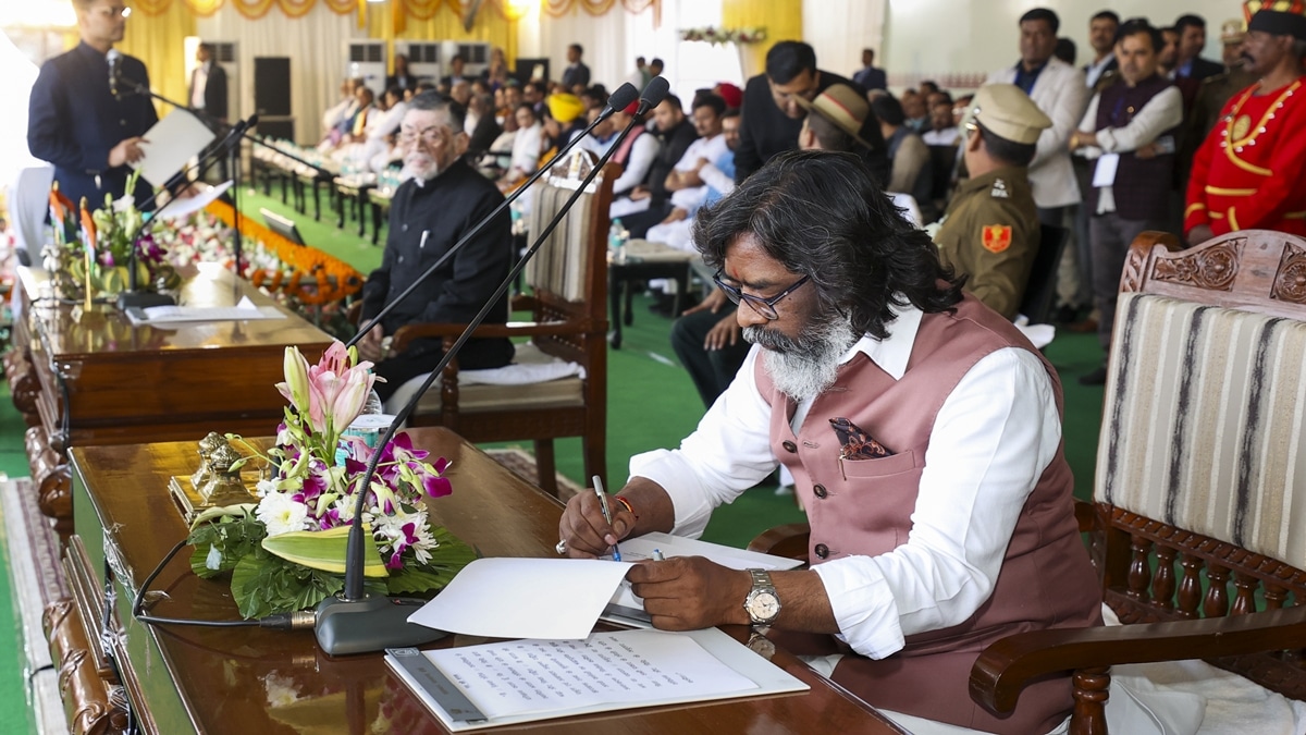 Jharkhand Mukti Morcha leader Hemant Soren after he was sworn-in as the 14th Chief Minister of Jharkhand by Governor Santosh Gangwar during a ceremony at Morhabadi Grounds, in Ranchi, in Ranchi, Thursday, Nov. 28, 2024. (PTI Photo)