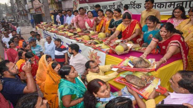 Worship items are being distributed to devotees as the four-day Chhath Puja festival begins in Patna. (Image:PTI)