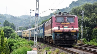 Delay in Kerala rail projects: Railway Minister Vaishnaw tells CM Pinarayi Vijayan to speed up land acquisition