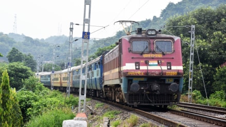 Delay in Kerala rail projects: Railway Minister Vaishnaw tells CM Pinarayi Vijayan to speed up land acquisition
