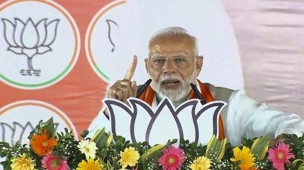 Prime Minister Narendra Modi addresses a public meeting ahead of Jharkhand Assembly elections, in Garhwa district, Jharkhand, Monday, Nov. 4, 2024. (PTI Photo)
