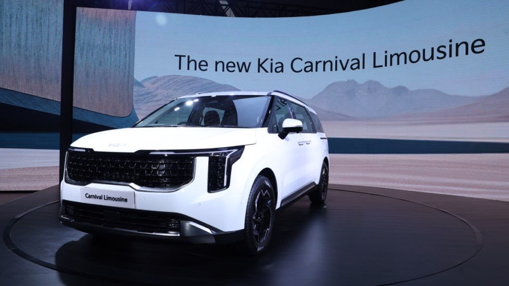 The new Kia Carnival Limousine