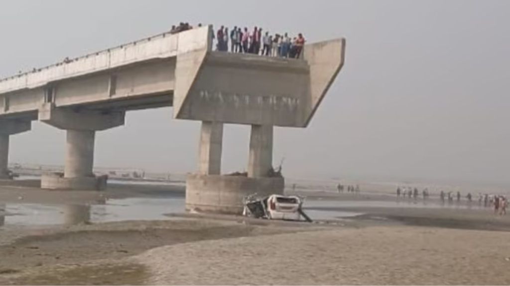 The accident happened around 10:00 am on the Khalpur-Dataganj road,