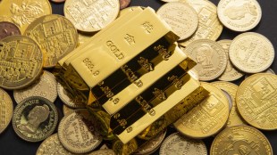 Gold prices in India continued to see a downward spiral with more than 1 per cent decline. (Image Source: Freepik)