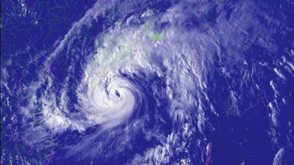 Cyclone Fengal approaches Tamil Nadu, Heavy Rain Forecast